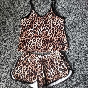 Leopard sleep set